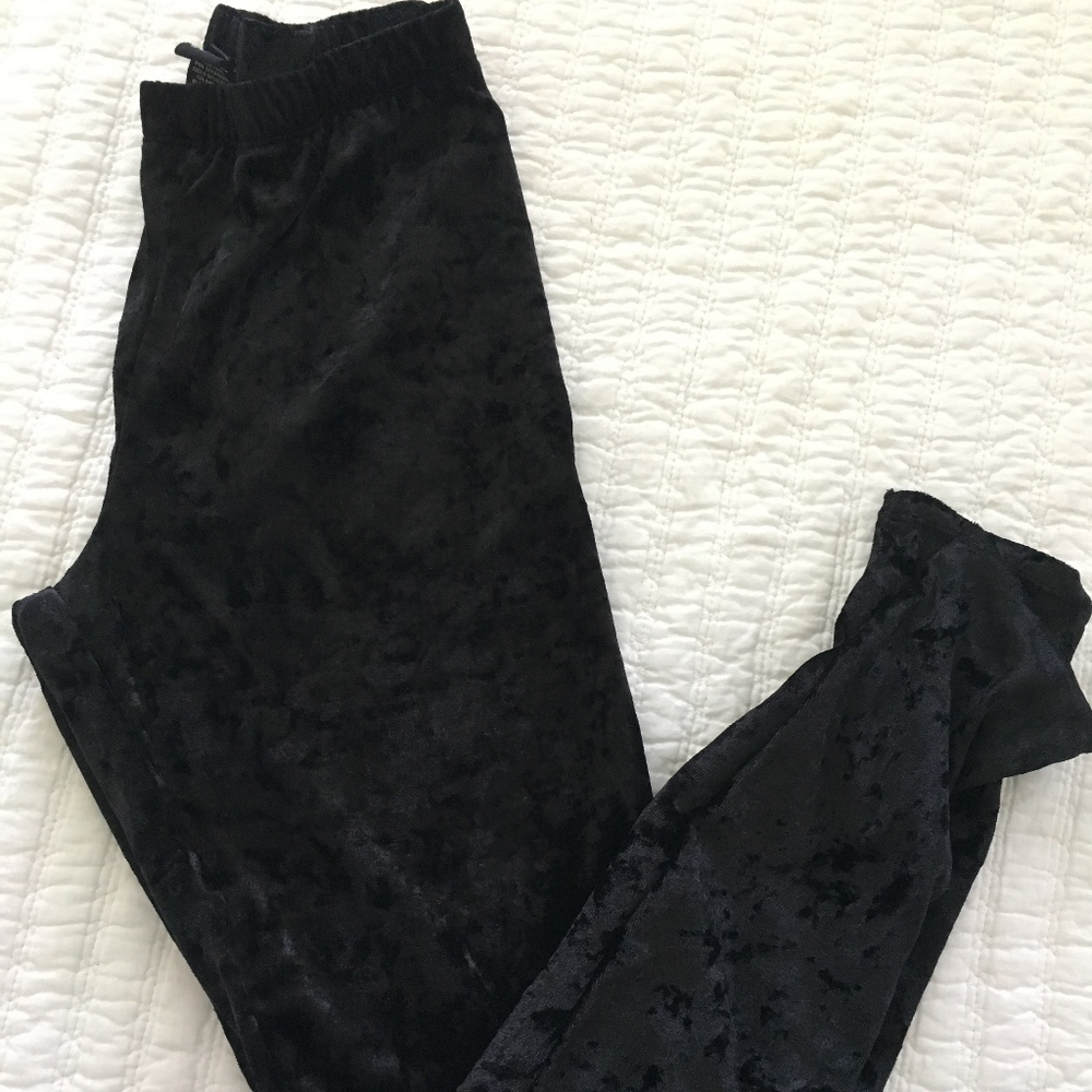 ⭐️SALE Black crushed velvet leggings XS EUC